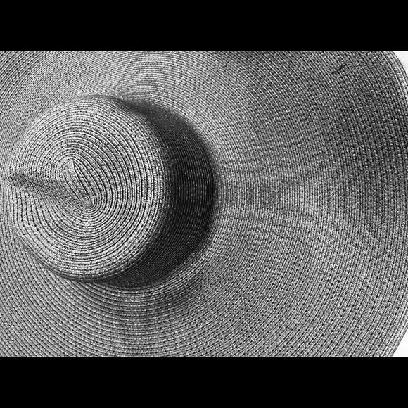 Big wide Floppy Beach Hat - Picture 4 of 7